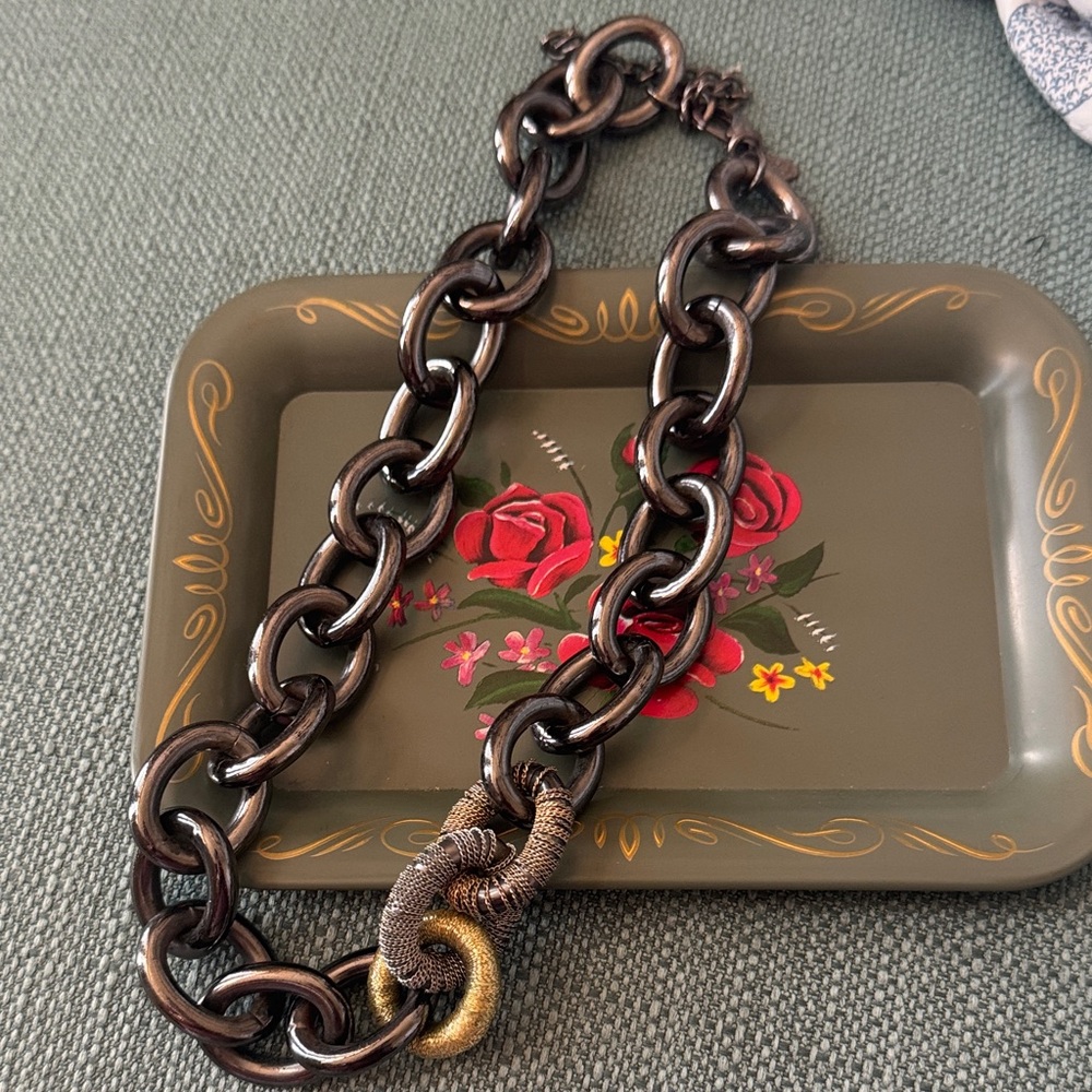 🛍️Chunky Black and Gold Chain Necklace🛍️